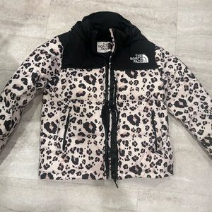 North face Nuptse leopard jacket. Down jacket with tuckable hood.